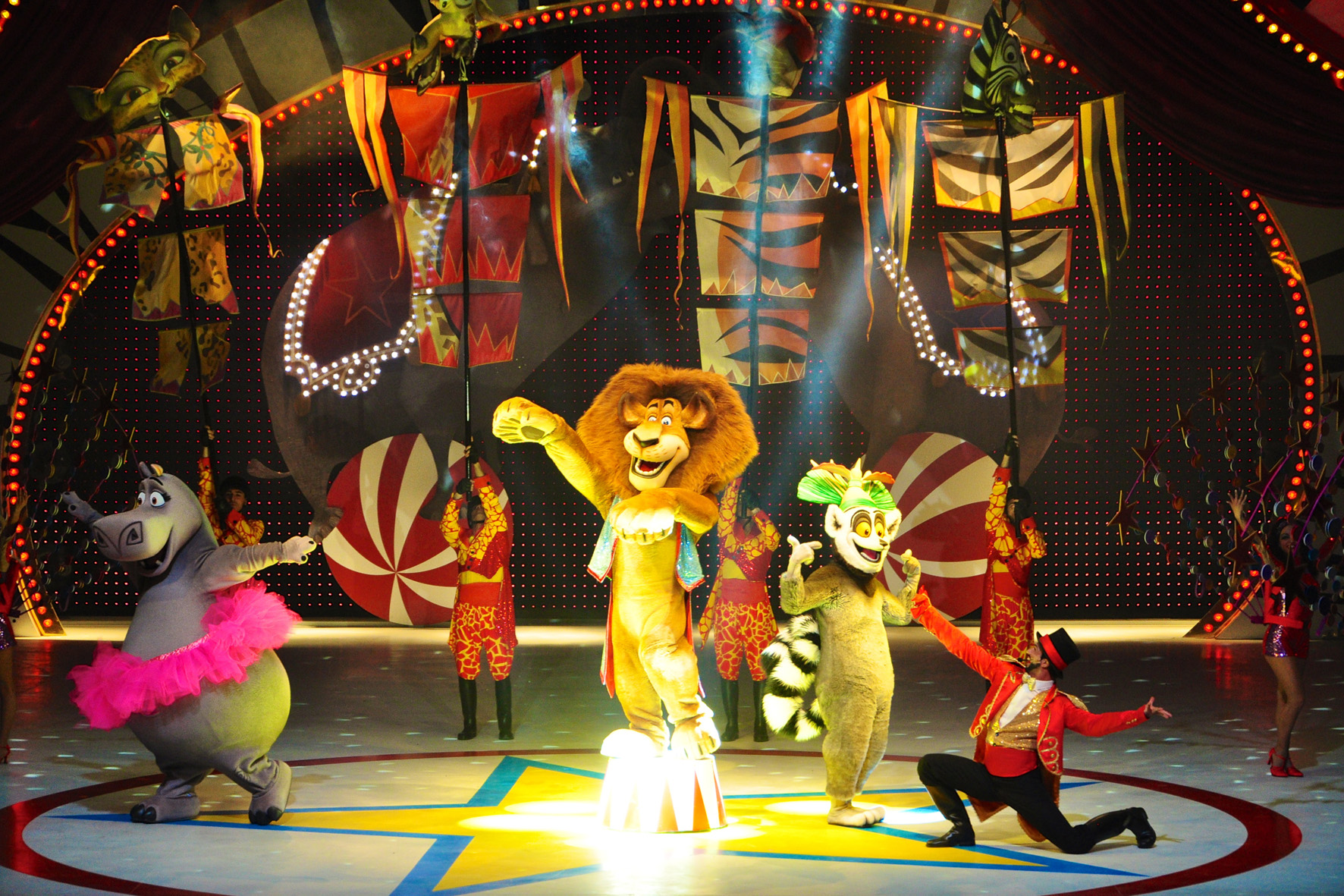 Герои цирка картинки. Мадагаскар 3 цирк. Мадагаскар 3 цирковое приключение. Цирк из мультика.