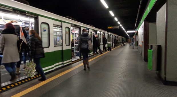 Milano_metropolitana_Romolo_treno