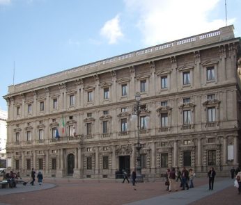 Palazzo-Giureconsulti-milano