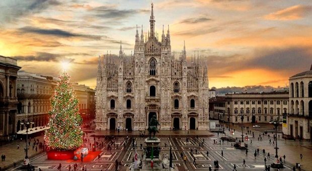Albero Di Natale Milano.Albero Di Natale Milano 2016 In Piazza Duomo