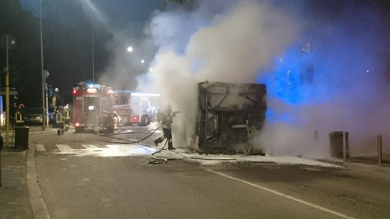 autobus atm in fiamme milano weekend 5