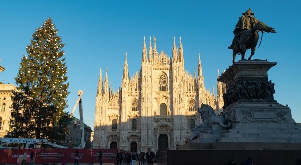 Albero Di Natale Milano.Albero Di Natale In Piazza Duomo Accensione Il 6 Dicembre