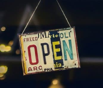 open-cartello-negozio