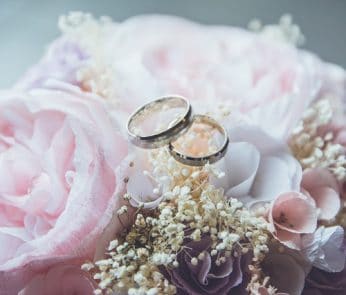 matrimonio-anelli-fiori